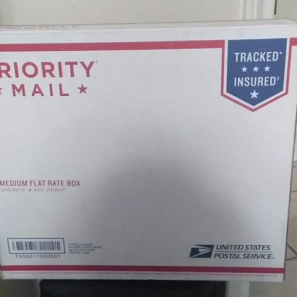 👔👕👚👜🛍️👙MYSTERY BOX 👗 👖 👜👛👓👙 - Picture 2 of 2